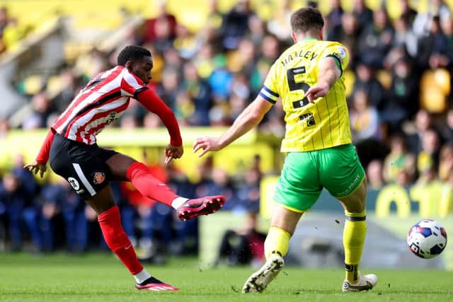 NORWICH, ENGLAND - MARCH 12: Abdoullah Ba of Sunderland scores the opening goal during the Sky Bet Championship match between Norwich City and Sunderland at Carrow Road on March 12, 2023 in Norwich, England. (Photo by Stephen Pond/Getty Images)