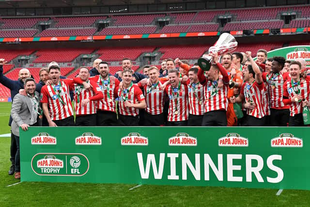 Sunderland AFC players lift the Papa John’s Trophy. Picture by FRANK REID