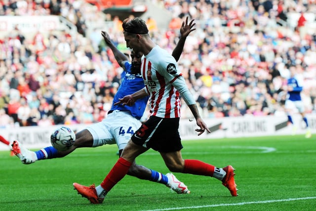 There are highly unlikely to be any major changes to Sunderland's XI on Saturday after the Norwich win, though one player pushing for a start will be Dennis Cirkin.
Mowbray spoke last week about the need to carefully reintegrate players when fit again, and so it was no surprise that the left back did no immediately return to the fold.
With two substitute appearances under his belt, Mowbray has the opportunity to add some balance to his side by playing a natural left-footer on that flank.
For at least another week or so, though, you'd think Cirkin will have to be patient. Niall Huggins has been in excellent form, played strongly again in the Norwich win and has earned the chance to continue for the time being.