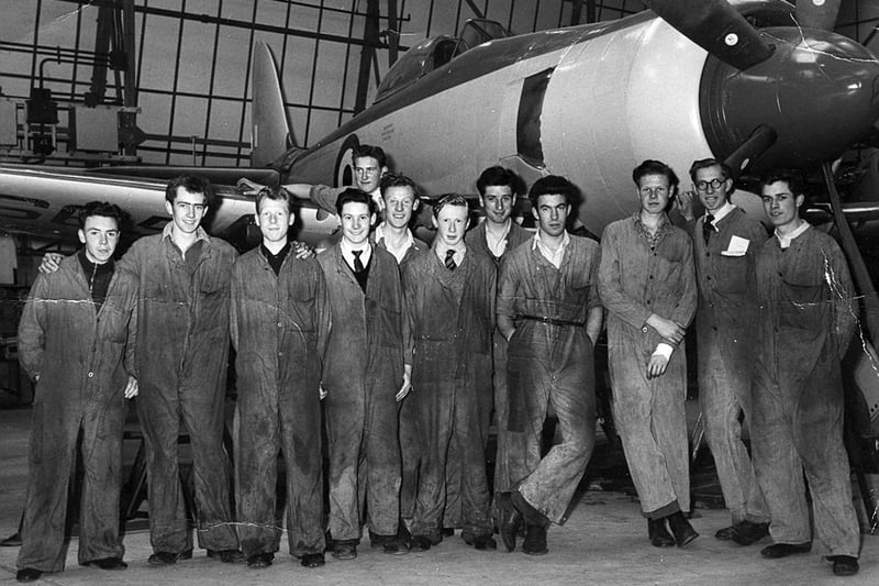 The September 1954 Fleetlands's apprentices in front of an old Sea Fury.