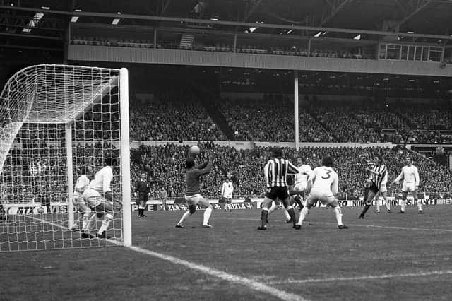 Porterfield! Sunderland go 1-0 up in 1973.