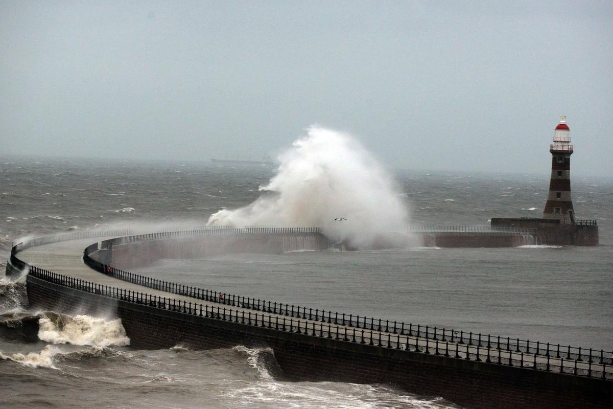 Storm Austen to bring 70mph winds and heavy rain this week