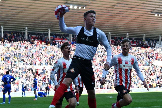Nathan Broadhead’s late winner against Gillingham was witnessed by 31,619 spectators at the Stadium of Light on Saturday as Sunderland moved back into the League One playoff places.