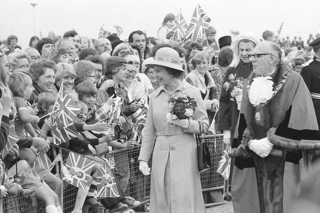 Queen Elizabeth ll acknowledges the greeting from some of the crowds on her arrival at Washington Sports Arena in July 1977.
