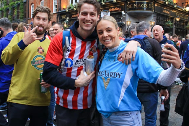 Sunderland will be backed by 46,000 fans at Wembley and they are enjoying themselves in Covent Garden and Trafalagar Square tonight.