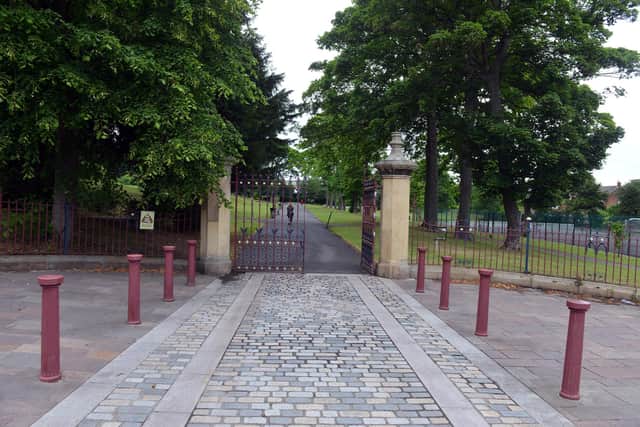 The entrance to Barnes Park from Durham Road