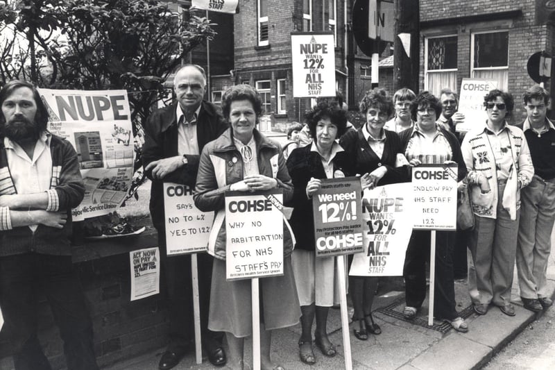 Nursing staff from Scarsdale Hospital, Chesterfield, on picket duty.