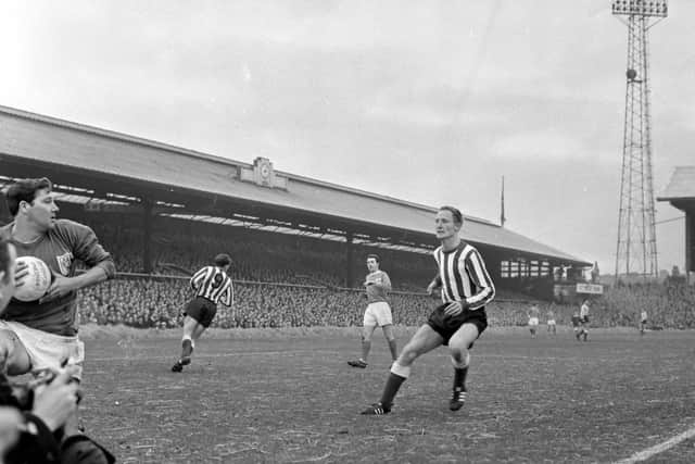 Mike Hellawell playing for Sunderland in 1965.