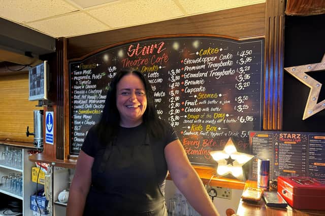 Kym serves a range of hot and cold food, cakes and theatre-themed drinks – from defying cappucinos to Charlie’s hot chocolates.