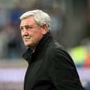 NEWCASTLE UPON TYNE, ENGLAND - SEPTEMBER 17: Steve Bruce, Manager of Newcastle United  looks on during the Premier League match between Newcastle United and Leeds United at St. James Park on September 17, 2021 in Newcastle upon Tyne, England. (Photo by Ian MacNicol/Getty Images)