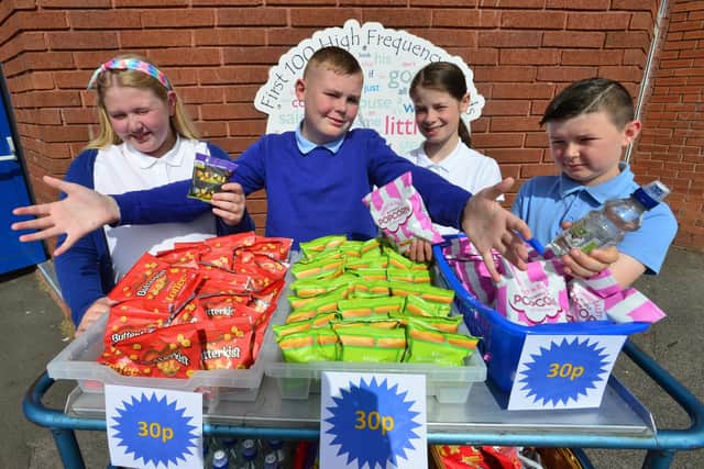 Joe Ingram behind his tuck-shop with help from fellow pupils (left to right) Jessica Lorraine, Gracie Reay and James Murison . 

Picture by FRANk REID