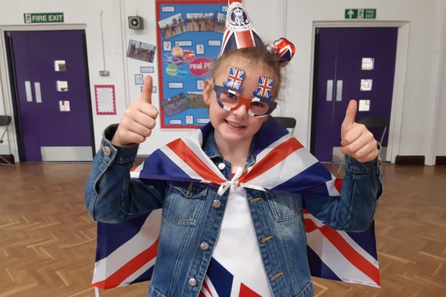 Hasting Hill Academy pupil Sophie Hutchinson gives a thumbs up for the new monarch.