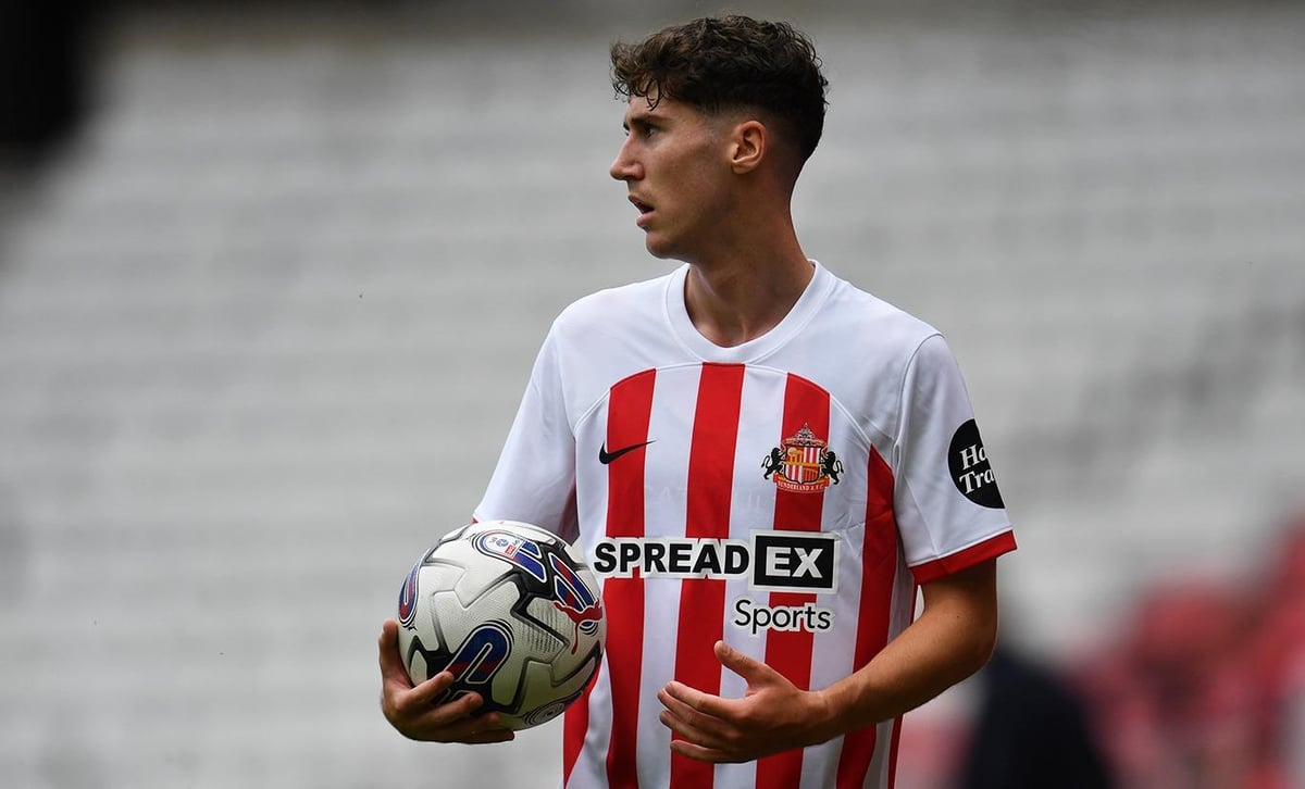 'Says everything..': Sunderland boss makes Premier League prediction as youngster continues to impress