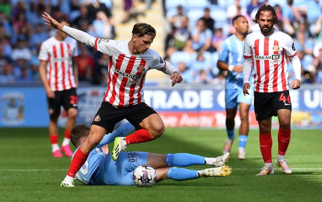 Dennis Cirkin playing for Sunderland at Coventry.