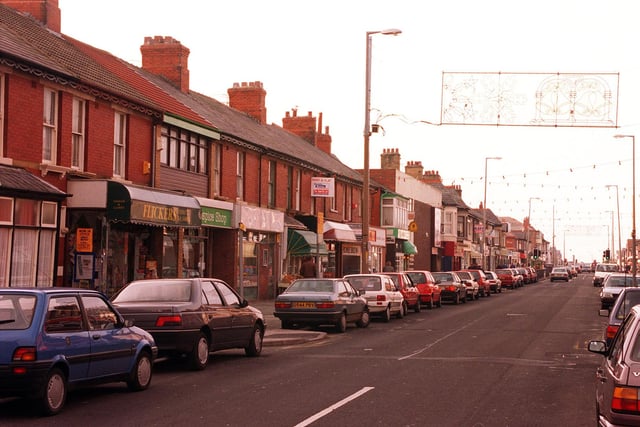 Christmas shopping in Highfield Road, South Shore, 1996