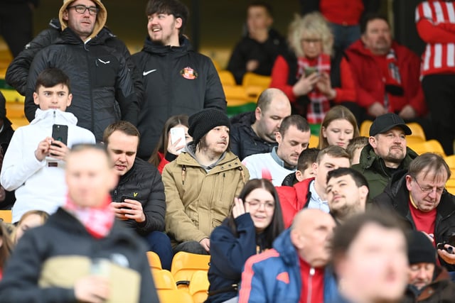 Sunderland defended excellently in the second half to end a run of three consecutive defeats which left the travelling fans delighted at Carrow Road.