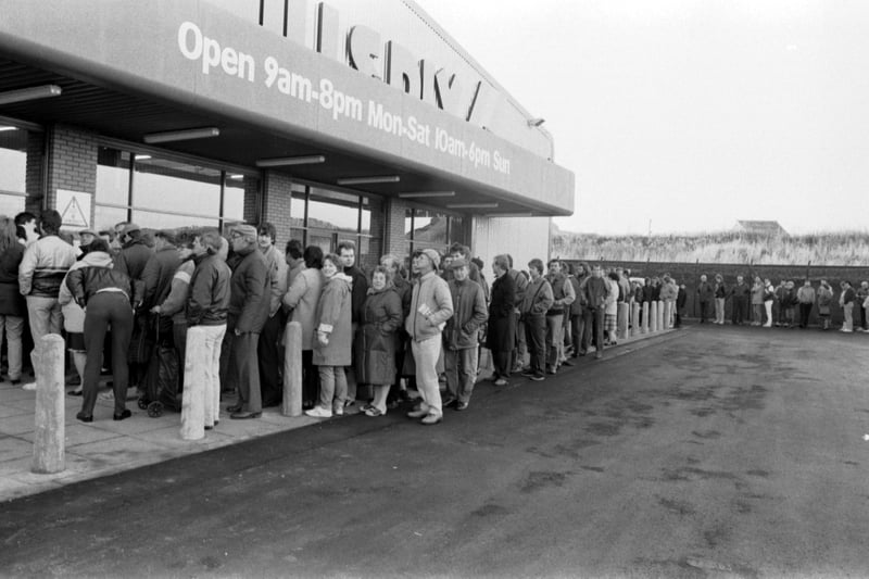 Crowds queue at the opening of the Great Mills DIY superstore at Seafield Edinburgh, November 1986.