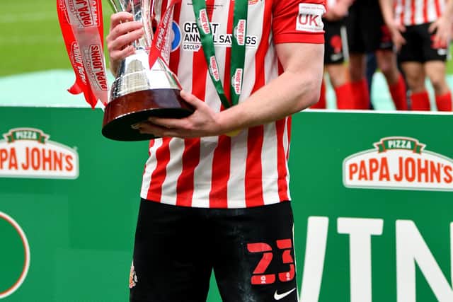 Grant Leadbitter celebrates Sunderland's Papa John's Trophy win this year