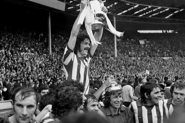 Bobby Kerr lifting the FA Cup in 1973.