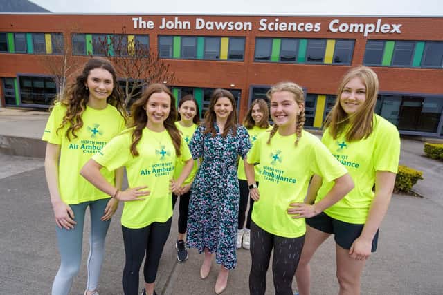 Medical students Ella Gregory, Megan De-Alker, Rosie Harris, Emma Ratcliffe, Philippa Halse and Holly Diamond with their anatomy lecturer Alice Roberts.