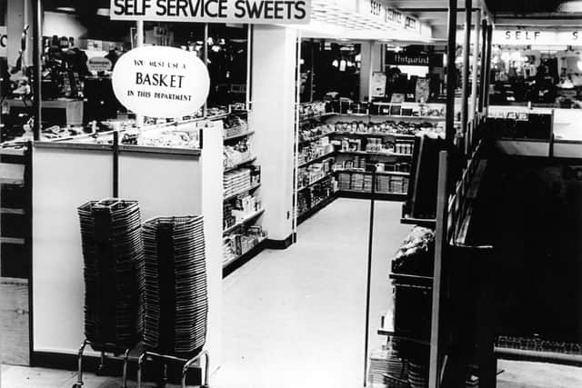 The self-service sweet bar in 1965. Did you love to pay it a visit?