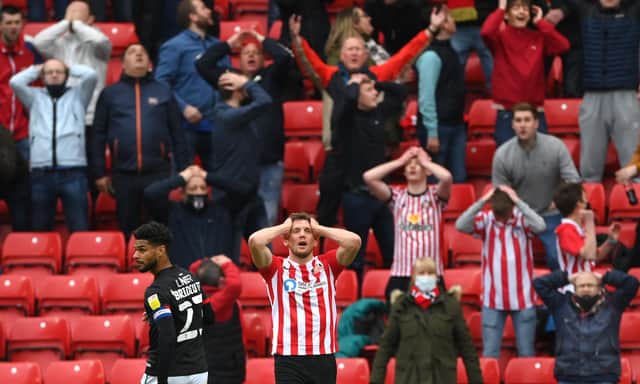SUNDERLAND, ENGLAND - MAY 22: Sunderland striker Charlie Wyke and Sunderland fans react after Wyke had missed a first half chance during the Sky Bet League One Play-off Semi Final 2nd Leg match between Sunderland and Lincoln City  at Stadium of Light on May 22, 2021 in Sunderland, England. (Photo by Stu Forster/Getty Images)