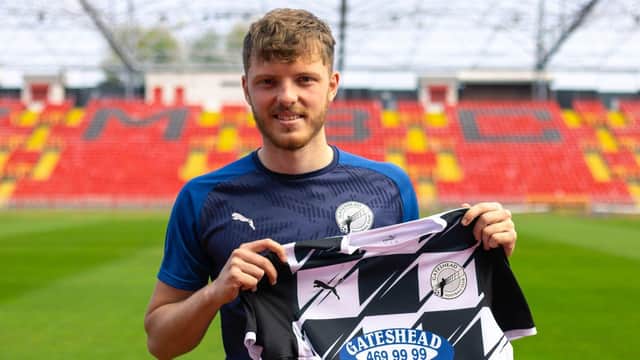 Ex-Newcastle United youngster Kieran Aplin has signed a new contract at National League North side Gateshead.