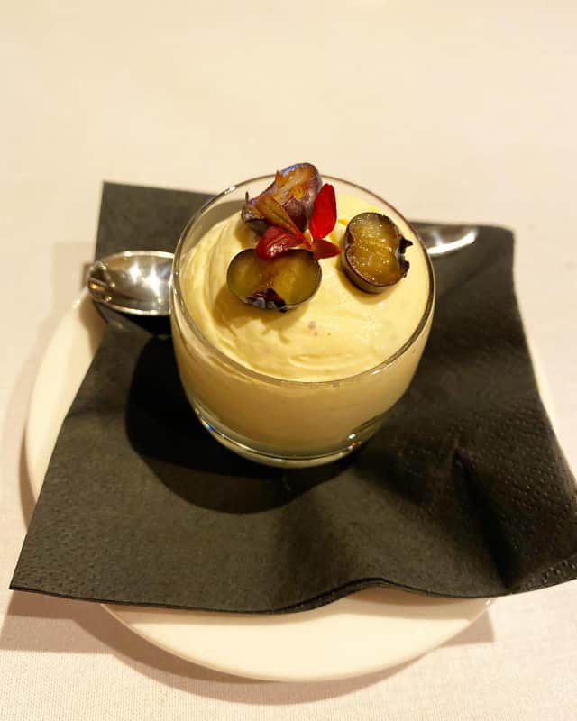 Course 6: lemon syllabub with Champagne jelly