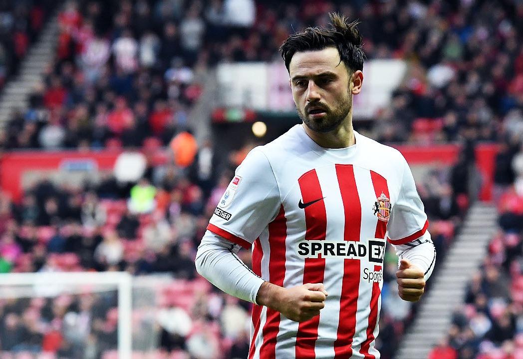 Sunderland boss issues worrying Patrick Roberts update after latest injury setback at Huddersfield