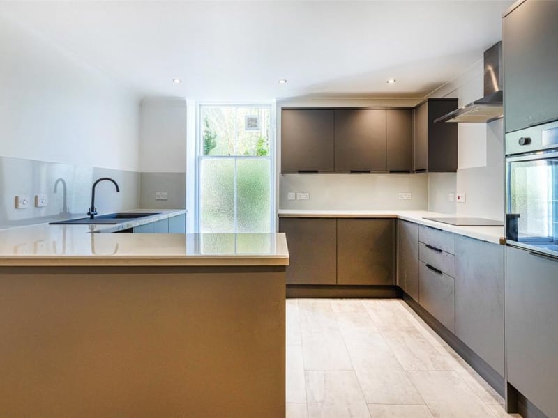 Garden level apartment - Kitchen.
