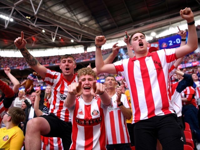 The best ever crowd came at Roker Park when 75,118 watched an FA Cup tie with Derby County on 8 March 1933.