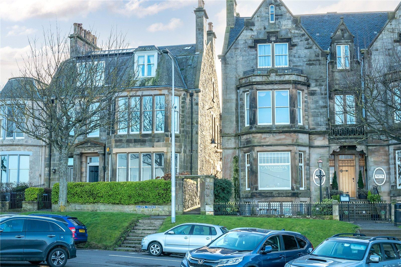 The Scores with entrance to Gillespie Wynd in centre.