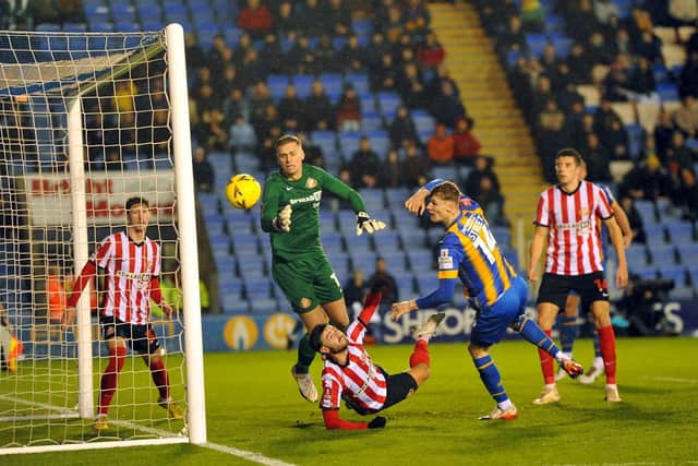 Shrewsbury take a late lead against Sunderland before Mowbray's side turn it around