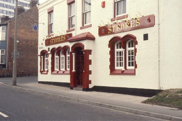 Strokes pub in Hudson Road Hendon was photographed in November 1988. Remember it?