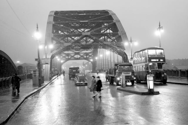 Traffic on Wearmouth Bridge at night in September 1961. Photo: Bill Hawkins.