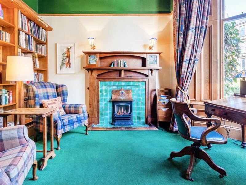 Sitting room.