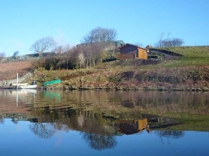 Located on the beautiful Isle of Mull, this cottage offers a decking veranda that is directly above the waters of Loch Assapol, where you can relax and look across the water or watch the sun set.