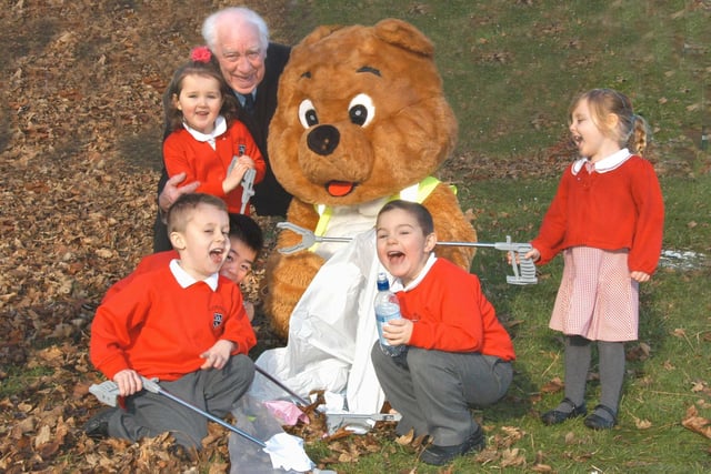 Here's a great scene from 2009 where litter-picking children from Cotsford Infant School in Horden were enjoying a joke with Coun George Patterson.