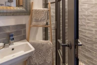 The ensuite to bedroom two.