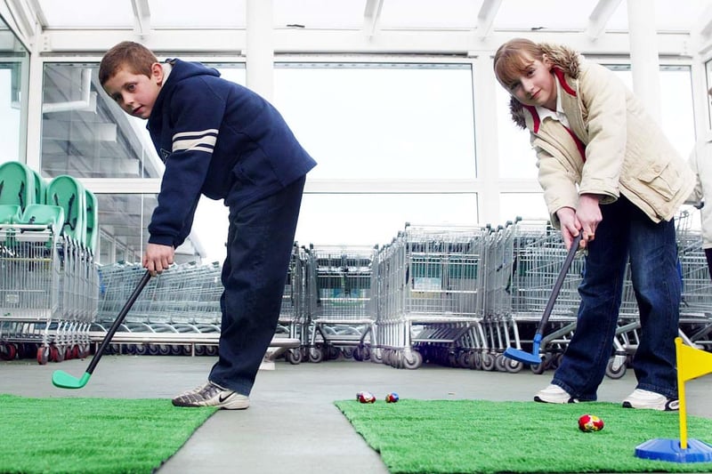 Who can tell us more about this pitch and putt event with an Easter theme at Asda in Peterlee in 2004?