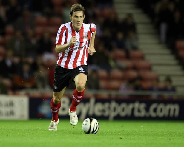 SUNDERLAND, UNITED KINGDOM - SEPTEMBER 23:  Dean Whitehead of Sunderland runs with the ball during the Carling Cup Third Round Match between Sunderland and Northampton Town at the Stadium of Light on September 23, 2008 in Sunderland, England. (Photo by Pete Norton/Getty Images)