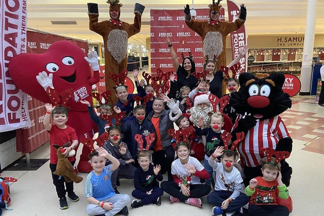Children were joined by SAFC mascot Samson the cat, two giant reindeer, and the Red Sky Foundation mascot ahead of the Dash.