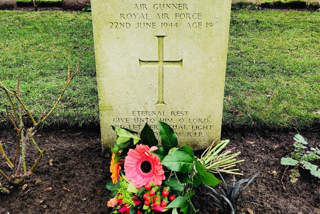The grave of Sgt Vincent McKenzie.