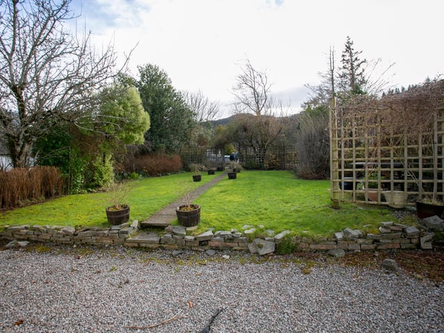 This large beer garden offers great scope for outdoor eating and drinking