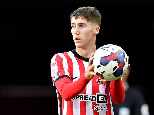 One of a number of players who would benefit from a bit of a rest as he struggles to produce his best. Not at his most incisive in possession or out of it. 4