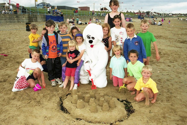 The competition as ON to see who could build the best sandcastle at Seaburn. Chipsters turned out to see who could take the competition's crown in August 1992.