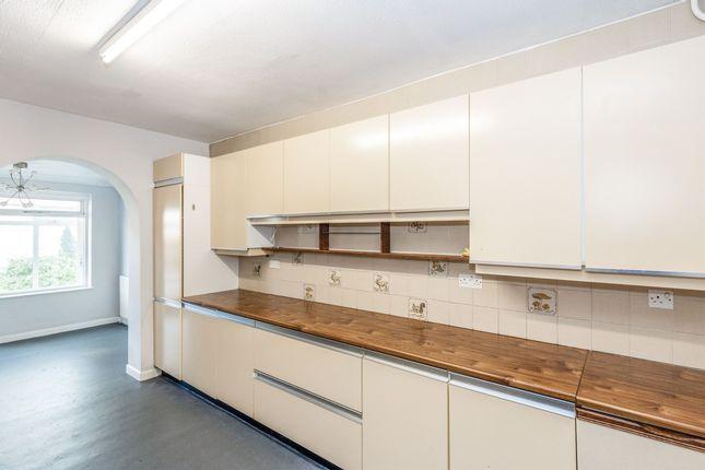 This is what the kitchen looks like.
