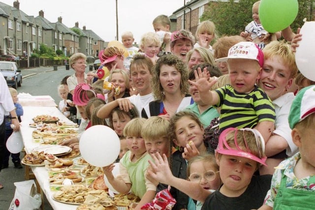 Grab a sarnie and enjoy this flashback to 1992 in Chestnut Street.