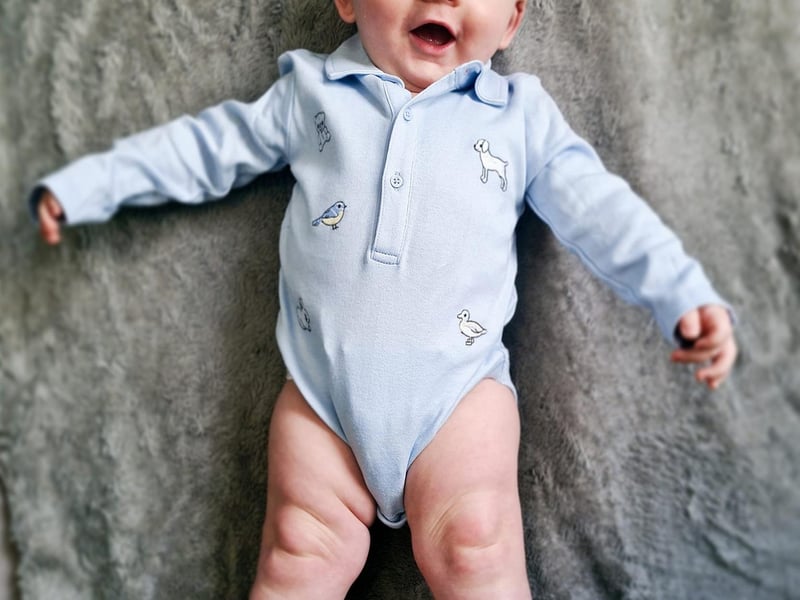 Jade Couch, said: "Darren Ronnie Thomas born on 04th July 2020 weighing 8lb 15oz. My independence day baby."