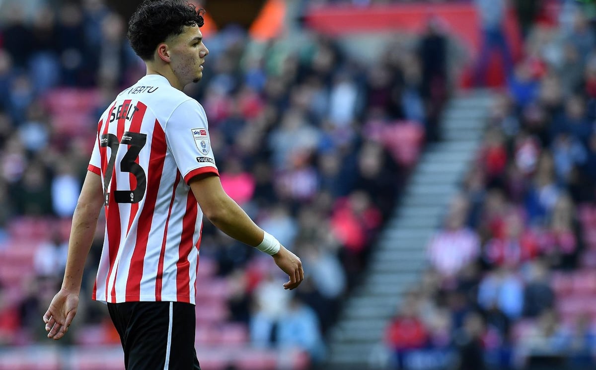 Sunderland boss confirms significant injury setback for young defender